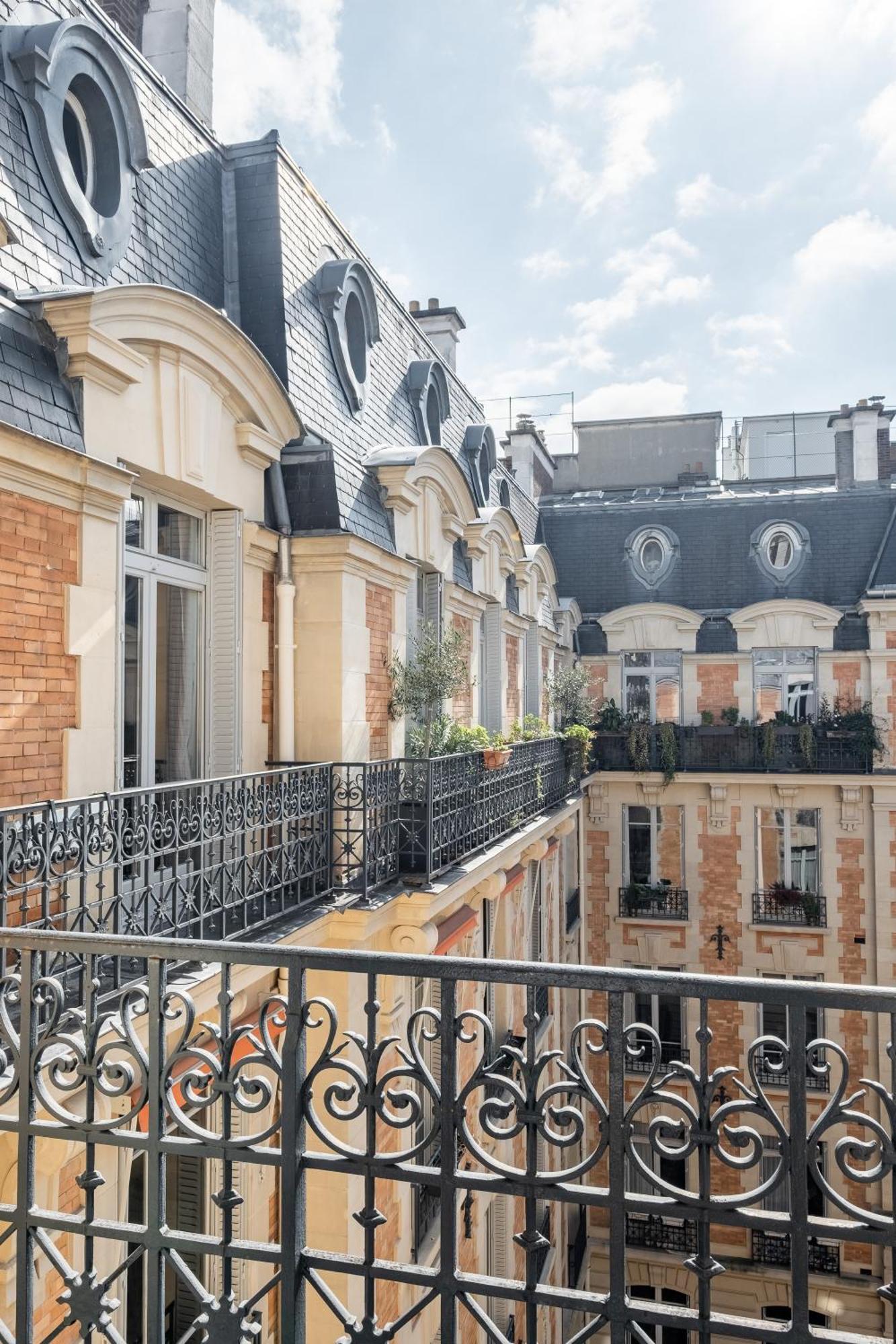 Veeve - Clichy Couture * Paris